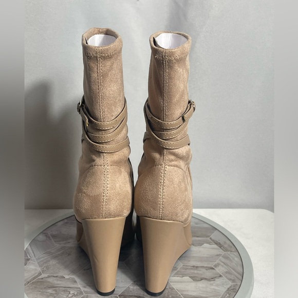 GUESS Acora Wedge Ankle Boots Light Natural 6M Pointed Toe Stretch Pull-On - Picture 3 of 10